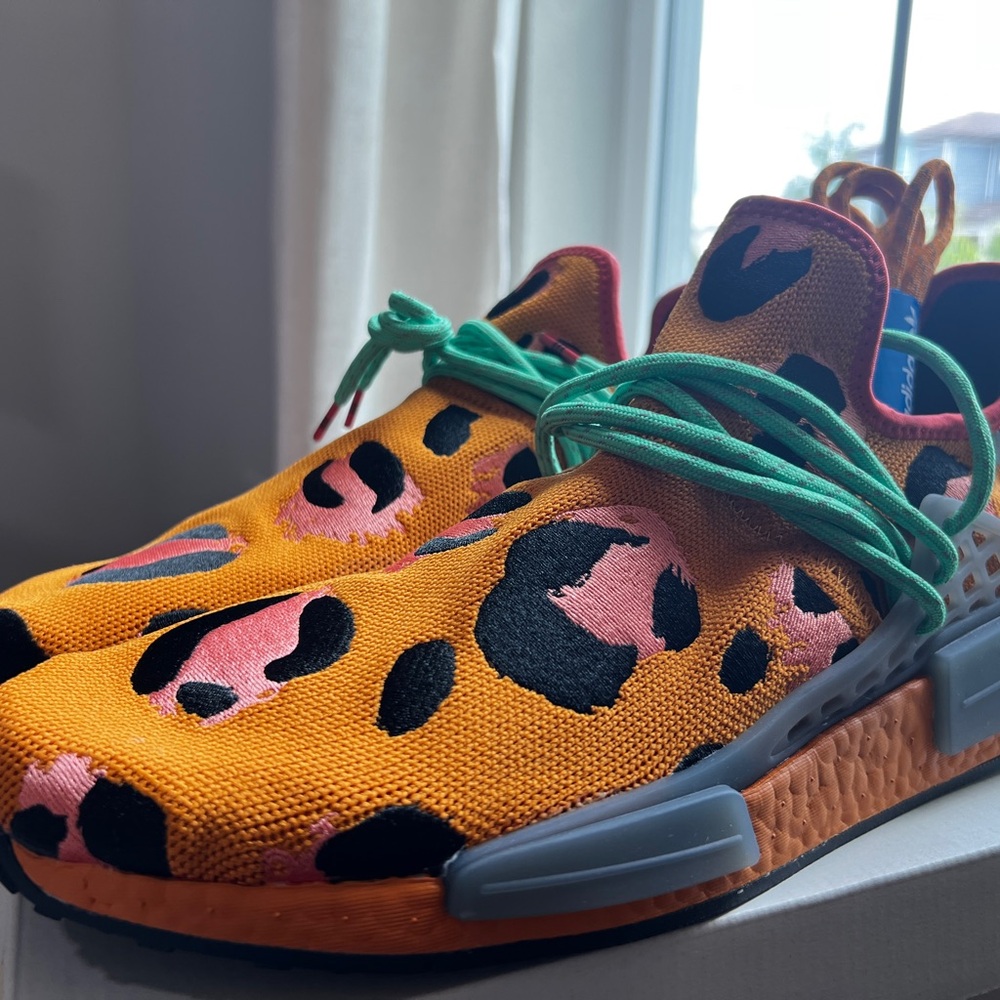 Stylish Men’s Leopard Print Sneakers